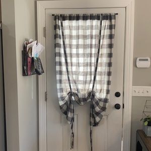 Threshold brand light filtering balloon shade.